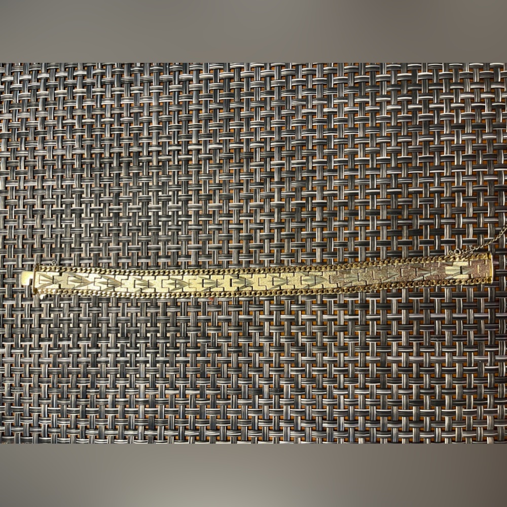 Gold tone Bracelet 7”, excellent condition, discounted shipping